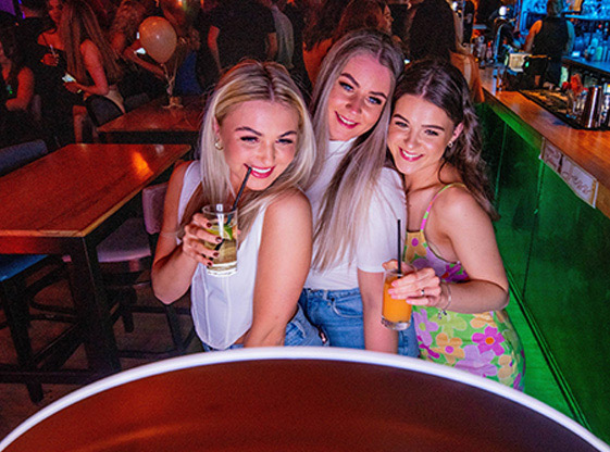 artais partenaire de vos soirées et animations photobooth photographe