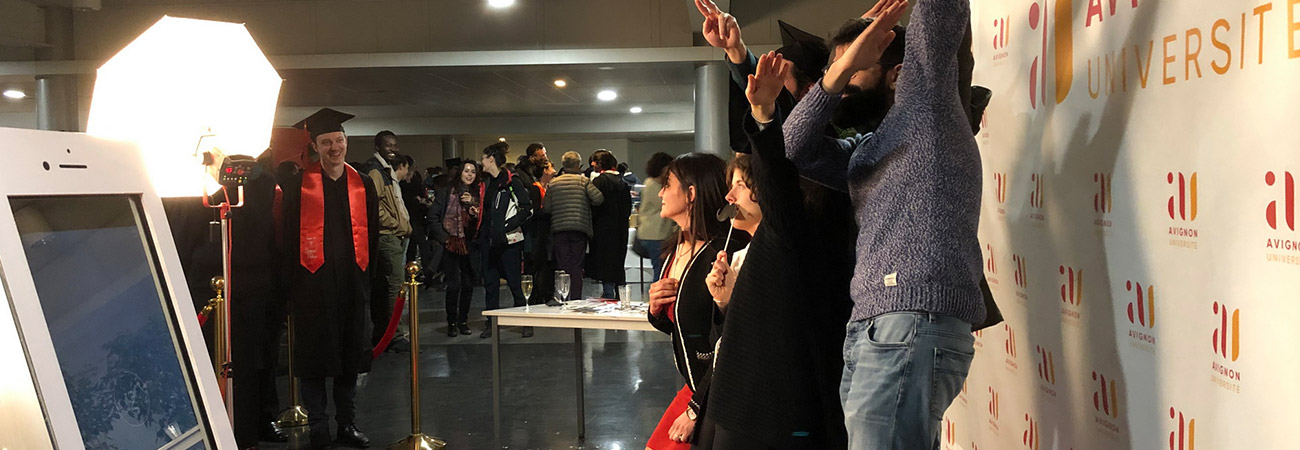 Location mirrorbooth : une animation élégante et interactive sur Aix en Provence Marseille et bouches du rhones