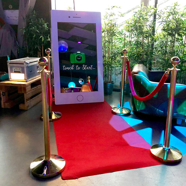 Location mirrorbooth : une animation élégante et interactive sur Aix en Provence Marseille et bouches du rhones